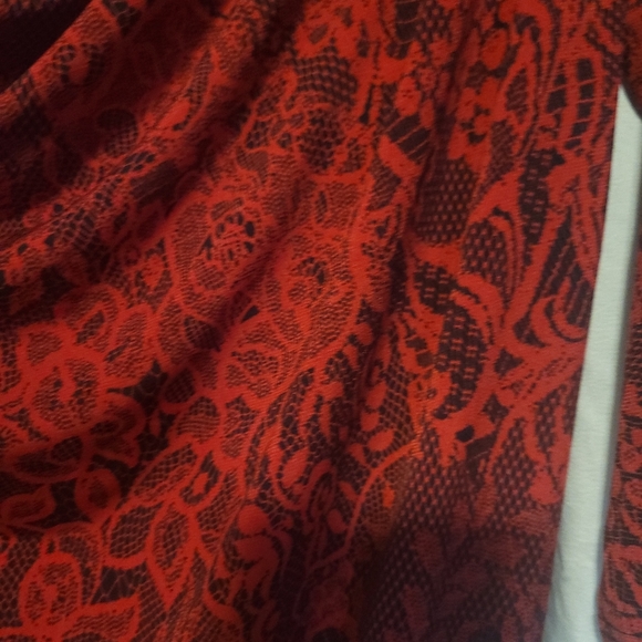 Dressbarn Red and Black Holiday Top - Picture 5 of 5